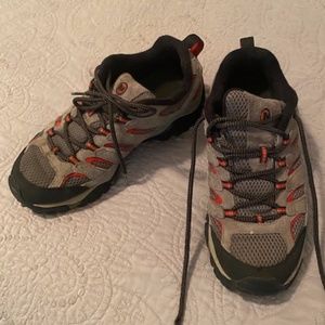 Men's Merrell Moab 2 Vent low top hiking shoes Size 8